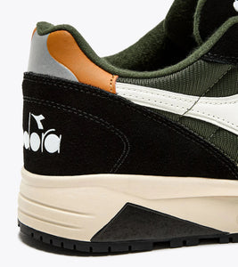 Diadora N902 Trainers