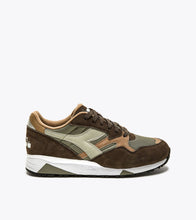 Load image into Gallery viewer, Diadora N902 Trainers
