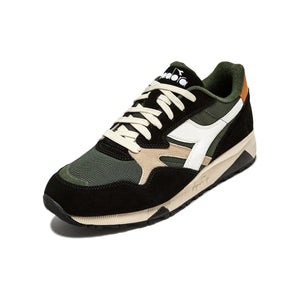 Diadora N902 Trainers